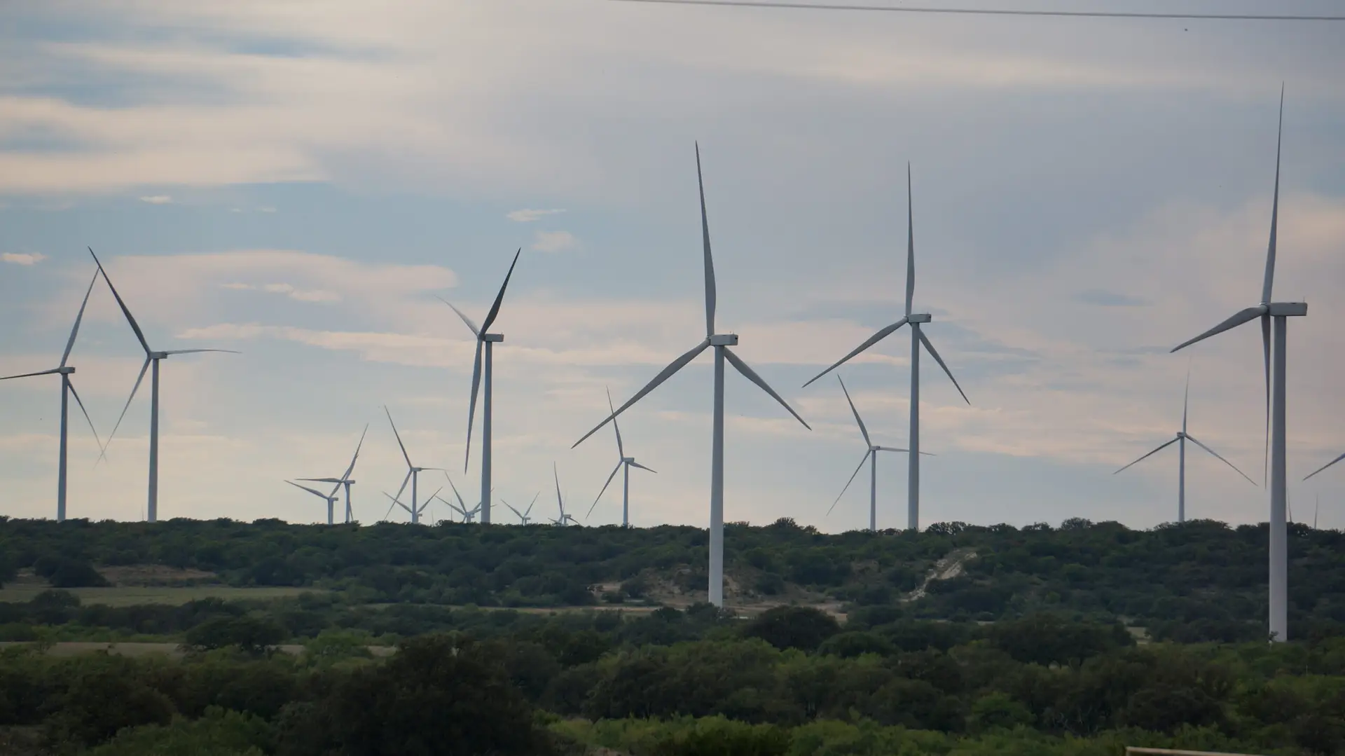 wind-turbines-at-a-wind-farm-central-texas